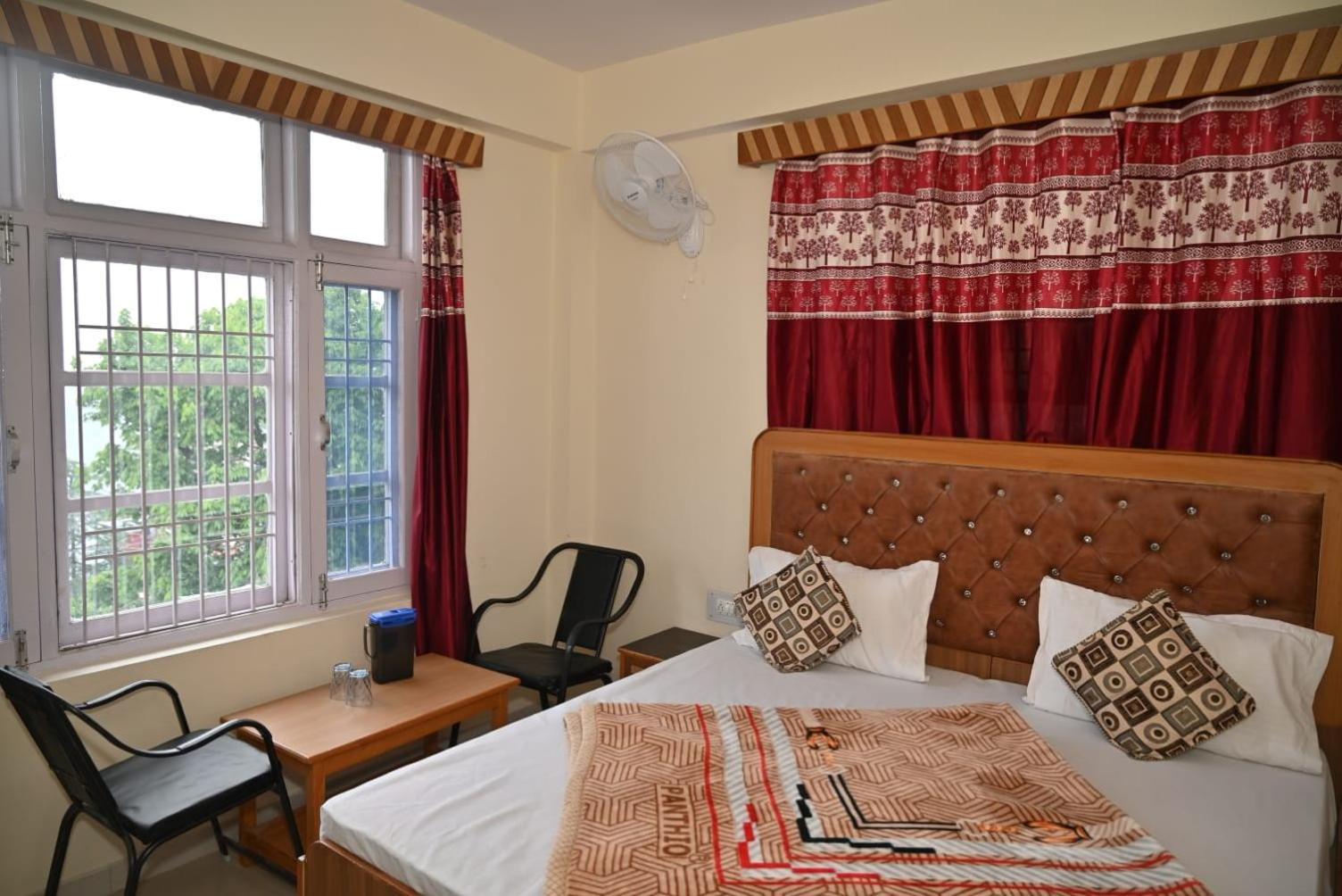Krishna B&B Near Mall Road Шимла Экстерьер фото