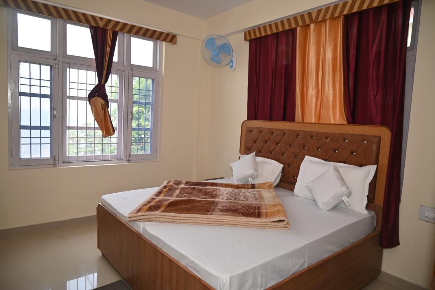 Krishna B&B Near Mall Road Шимла Экстерьер фото